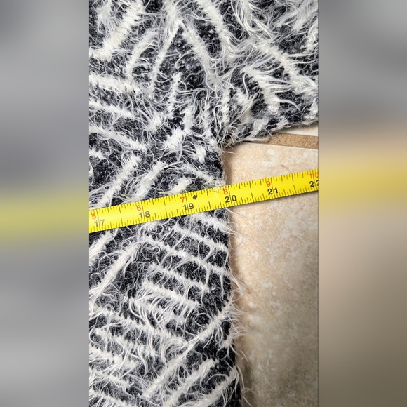 Relativity Black and White Fuzzy Open Front Cardigan Size Medium - Picture 7 of 9